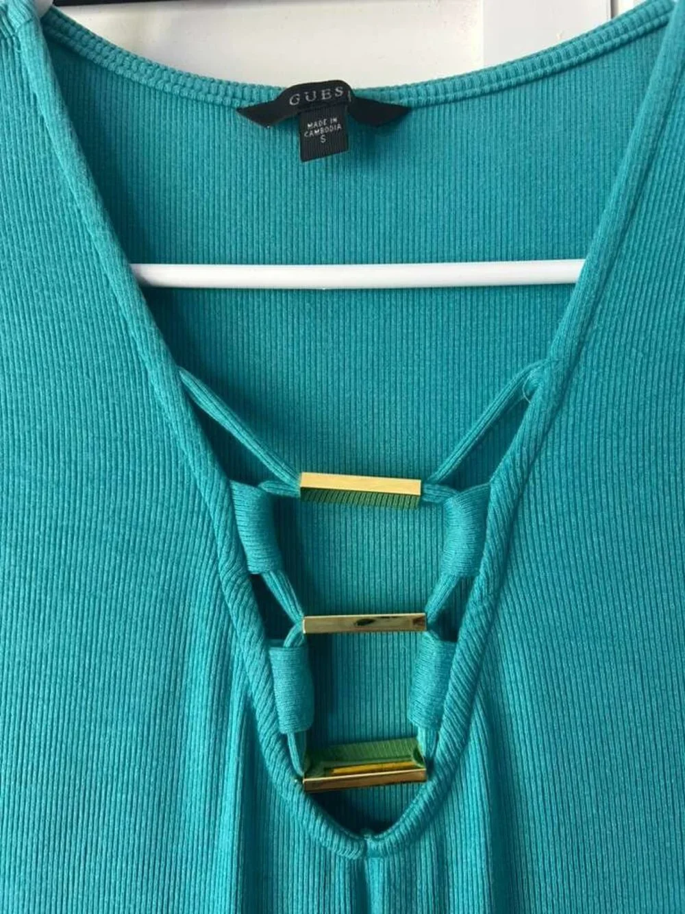 Guess Teal Ribbed V-Neck Top w/ Gold Detail Size S Y2K Chic - Picture 3 of 10